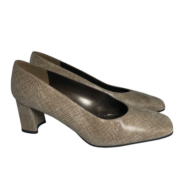 Excellent condition Stuart Weitzman Taupe 8B - Picture 3 of 8